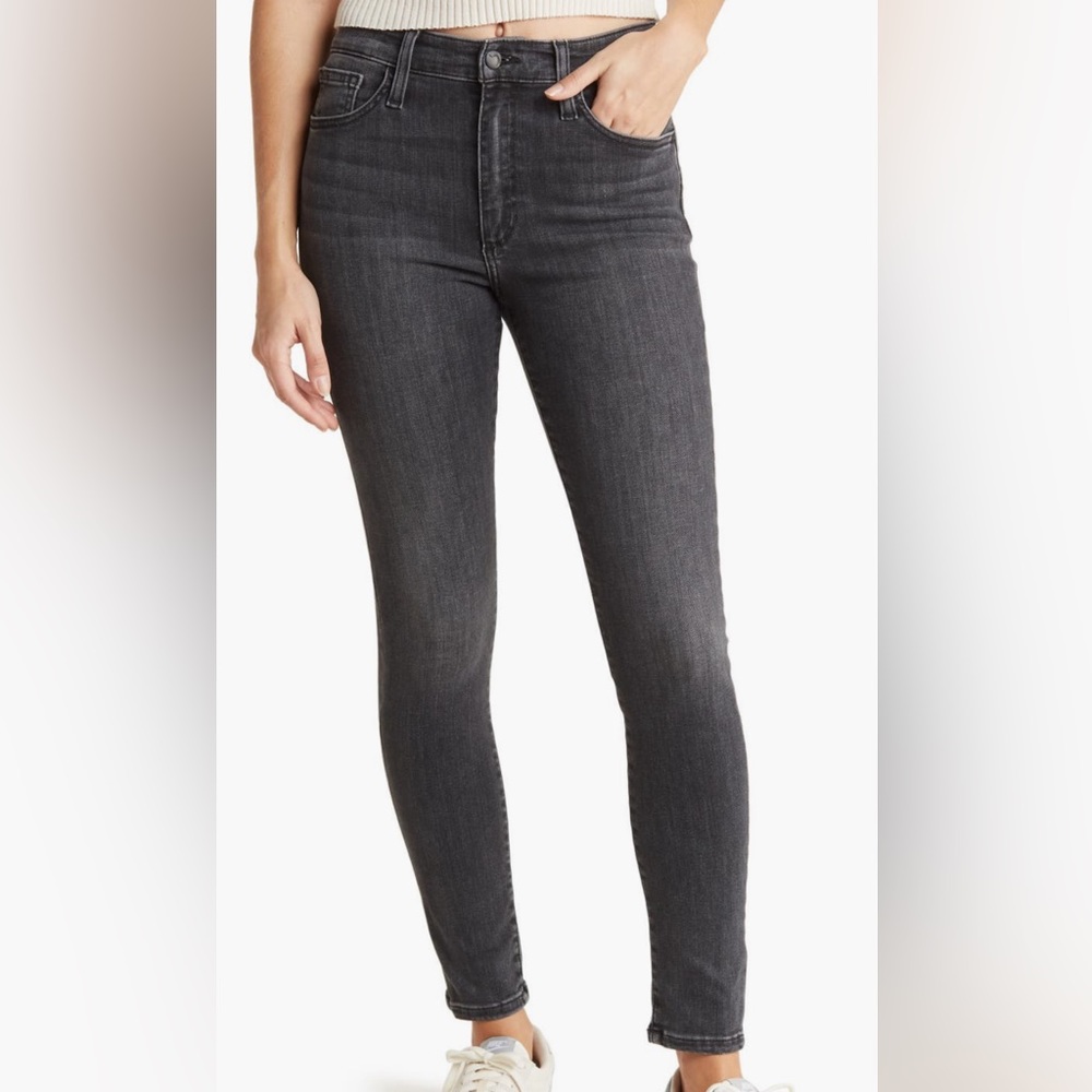 Brand - Joe’s Waist Ankle Skinny Jeans 
Size - 29